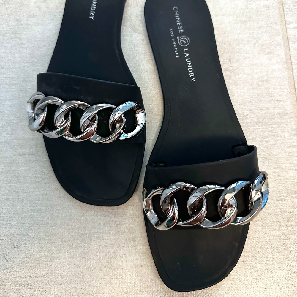Chinese Laundry poolside plastic slides with silver buckles, size 8